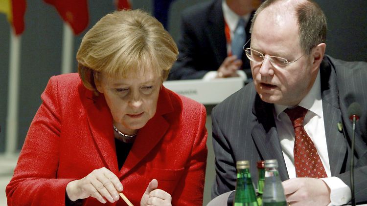 Wirken hier ganz einträchtig: Merkel und Steinbrück im Jahr 2009.