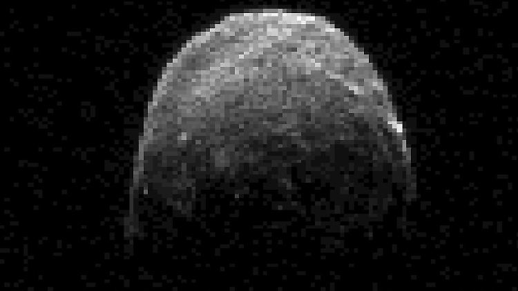 Mit dem Teleskop eingefangen: der Asteroid 2005 YU55.