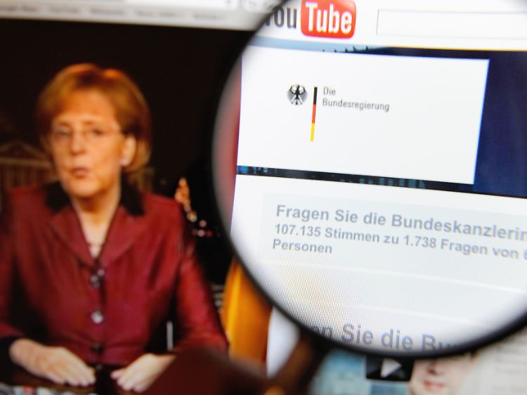 Die Bundesregierung betreibt einen eigenen Kanal auf Youtube. Auch auf Nutzer des Videoportals könnten Extra-Gebühren zukommen.