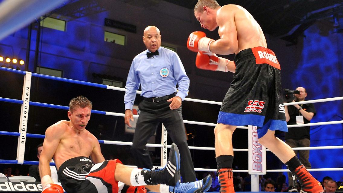 Stieglitz brachte dem Titelverteidiger einen schweren Knockout bei, von dem dieser sich nicht erholen konnte.