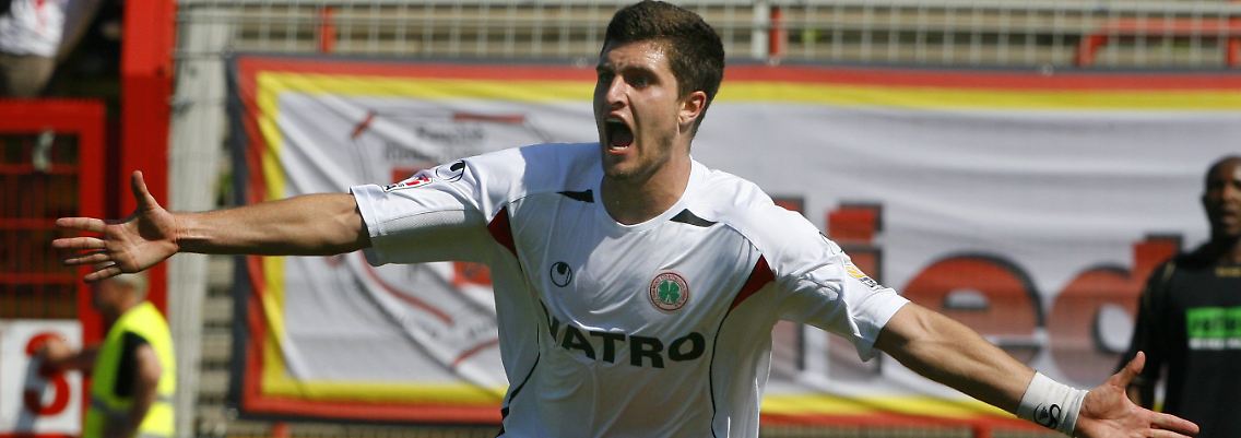Der Oberhausener Moritz Stoppelkamp jubelt über seinen Treffer zum 1:0.