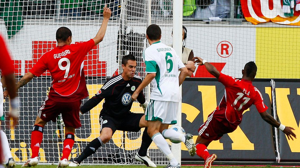 Elia (rechts) überwindet Benaglio zum zwischenzeitlichen 2:0.