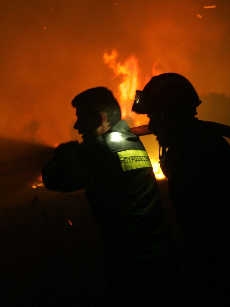 In der Nacht ist ein Einsatz vom Löschhubschraubern nicht möglich.