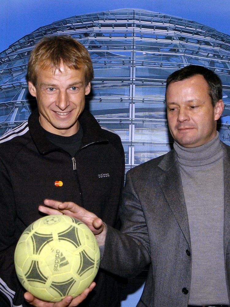 Klaus Riegert (CDU), Initiator der Ausschussabschottung, mag Öffentlichkeit offenbar nur, wenn er sich dort im Glanz prominenter Sportpersönlichkeiten sonnen kann - so wie 2005 mit Jürgen Klinsmann.