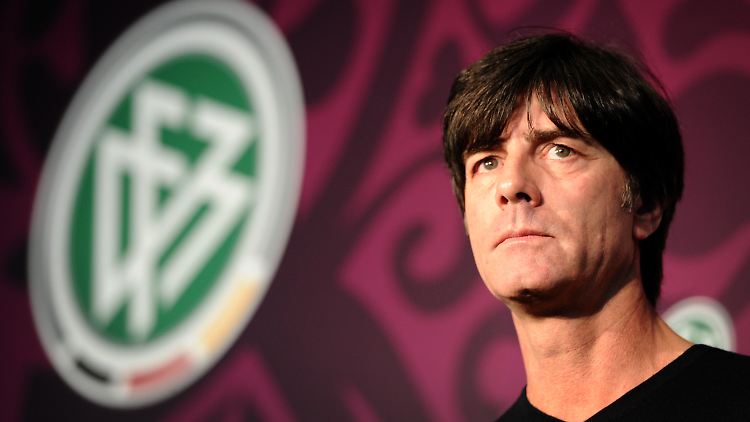 Bundestrainer Joachim Löw nutzt die verbleibenden Spiele bis zur EM 2012 für Experimente. Im Test gegen die Ukraine testet er eine sehr angriffslustige Variante.