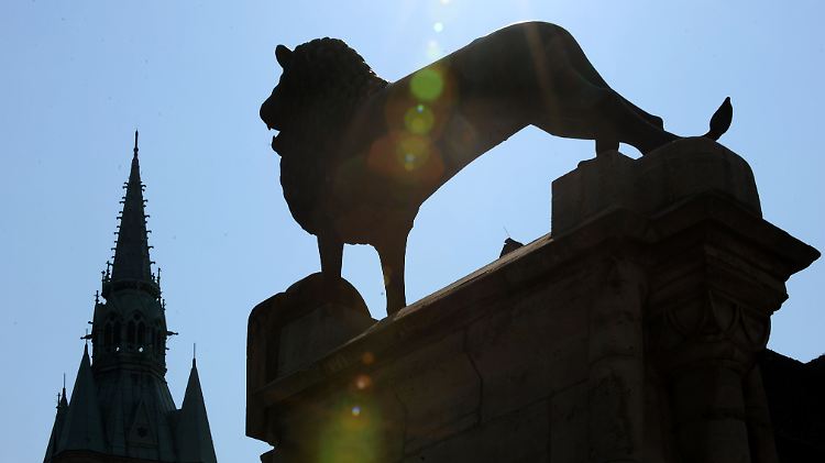 Wachsamer Löwe - Braunschweig führt Protokoll.