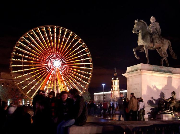 Alles dreht sich, alles leuchtet: Beim traditionellen Lichterfest gibt es in Lyon jedes Jahr rund 70 Lichtkunstwerke zu sehen.