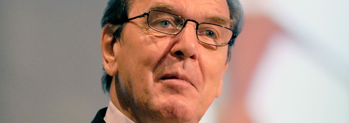 Schröder erklärt noch immer gerne die Ereignisse in aller Welt.