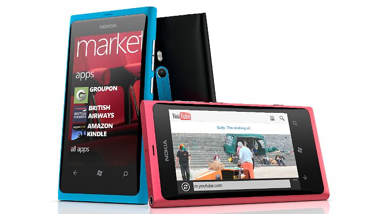 Das Lumia 800 hat einen gewölbten Bildschirm und ein gefrästes Polycarbonat-Gehäuse.