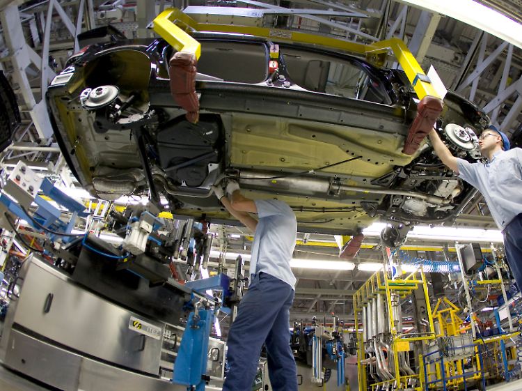 Immer mehr Elektronik wird in den Autos verbaut - das belastet die Batterie.