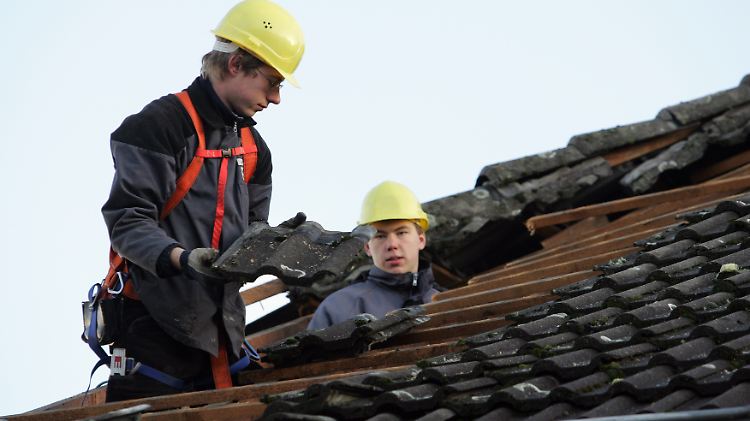 Defekte Dachziegeln sollten ausgetauscht werden.