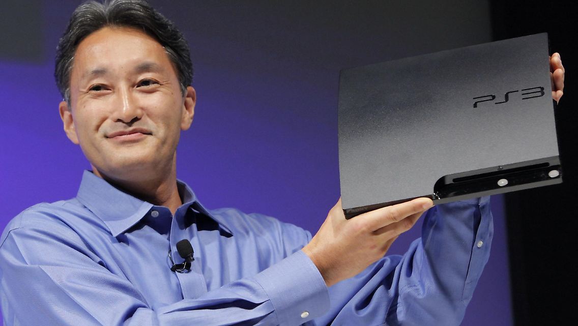 Kazuo Hirari mit der PlayStation 3.