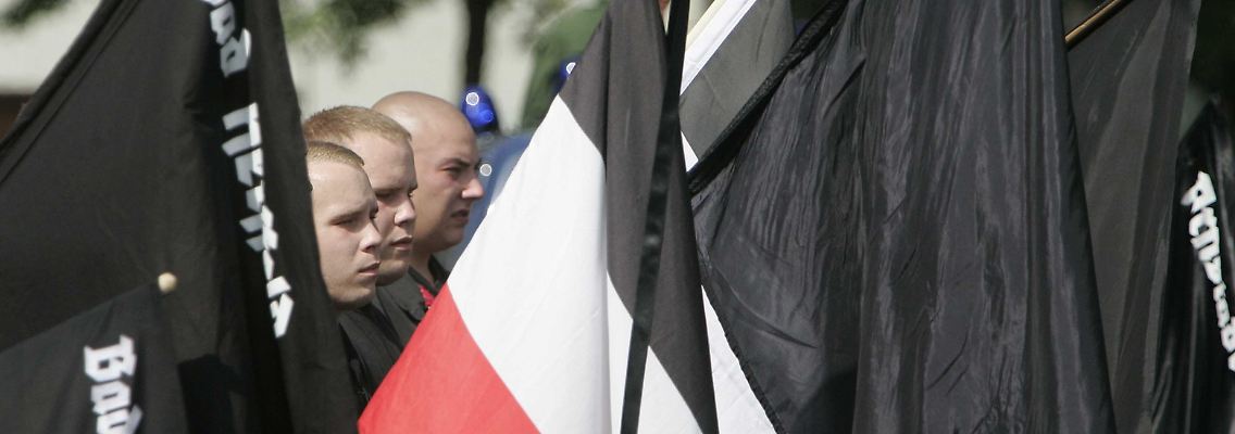 Eine genehmigte NPD-Demo 2006 in Thüringen.