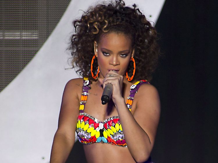 Rihanna während ihres Auftritts am 9. November im Gelredome, dem Heimatstadion des niederländischen Fußballklubs S.B.V. Vitesse Arnhem.
