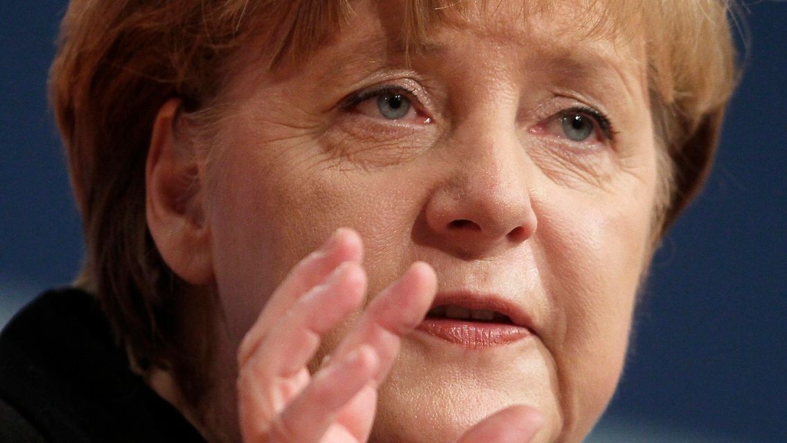 2011-11-14T131725Z_01_TOB22_RTRMDNP_3_EUROZONE-GERMANY-MERKEL-SPEECH.JPG1438062085391499494.jpg
