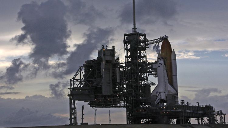 Die "Discovery" soll Nahrungsmittel, ein Schlafabteil und einen Gefrierschrank zur ISS bringen.