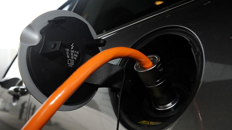 Bei Kunden entstehe ein falscher Eindruck von der Umsetzbarkeit der Elektro-Technologie, kritisieren Experten.