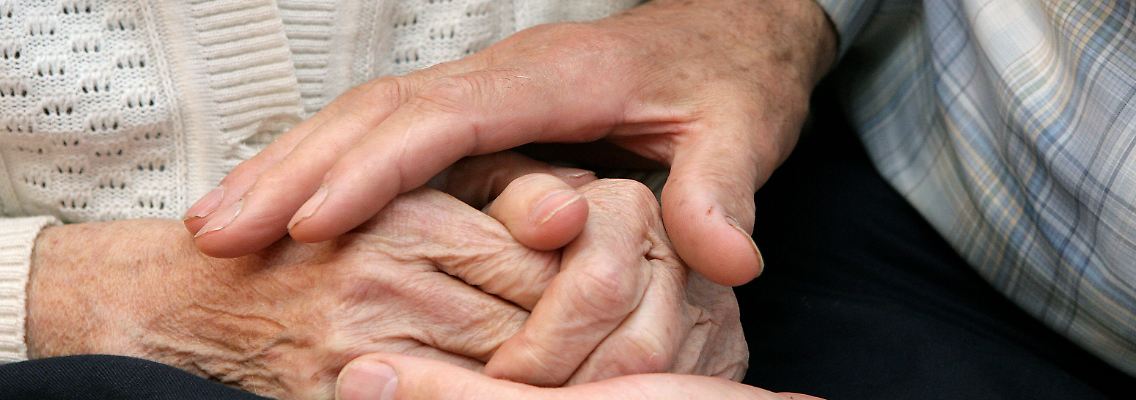 Anspruch auf Pflegezeit besteht nur in Betrieben mit mehr als 15 Beschäftigten.