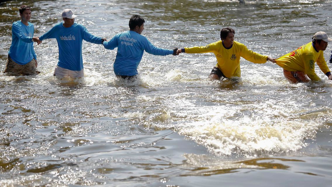 2011-11-14T122610Z_01_DSB06_RTRMDNP_3_THAILAND-FLOODS.JPG8231935320169984081.jpg