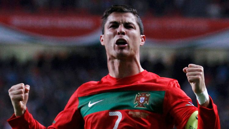 Endlich auch im Nationaltrikot in Topform: Cristiano Ronaldo war gegen Bosnien ein echter Anführer - und Doppel-Torschütze.