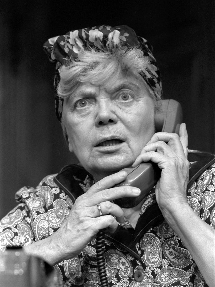 Heidi Kabel am 14. Dezember 1986 bei der Aufführung des Stücks "Froo Pieper levt gefährlich" im Ohnsorg-Theater in Hamburg.