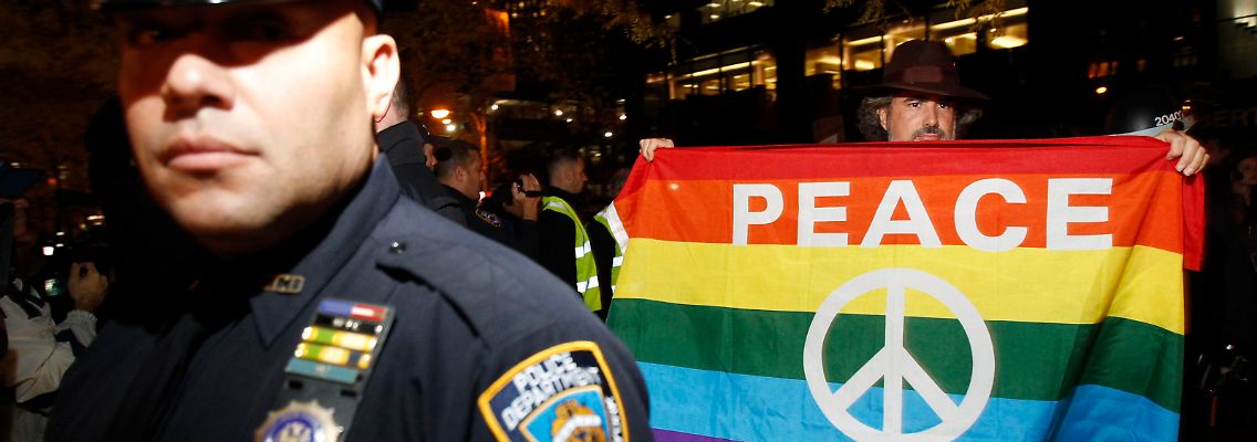 2011-11-16T005150Z_01_JJR104_RTRMDNP_3_USA-PROTESTS-NEWYORK.JPG3576831322048343782.jpg