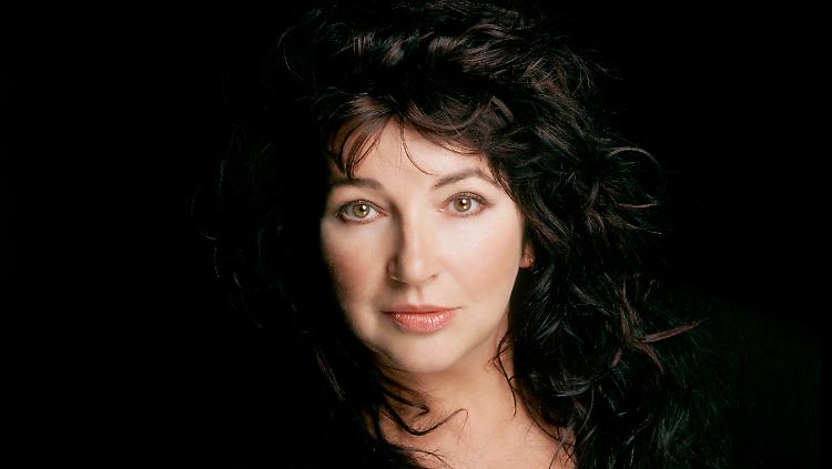 Die britische Sängerin, Pianistin und Songwriterin Kate Bush.