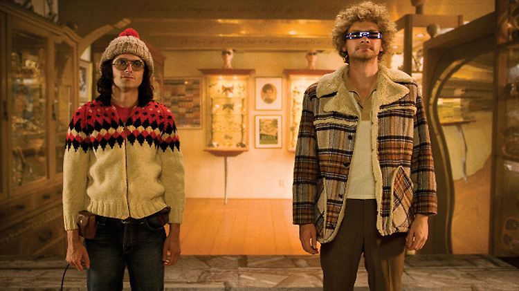 Stephen (Ed Hogg) und Bunny (Simon Farnaby) on tour.