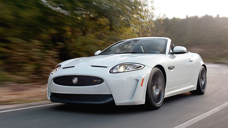 Das neue Cabrio von Jaguar kann mit 300 km/h über die Straßen fegen.