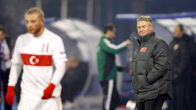 Guus Hiddink ist am Bosporus gescheitert.