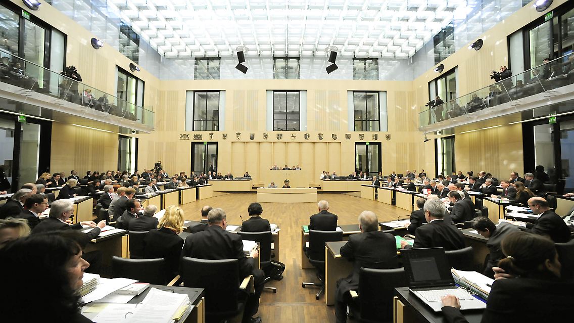 Landesvertreter tagen im Bundesrat.
