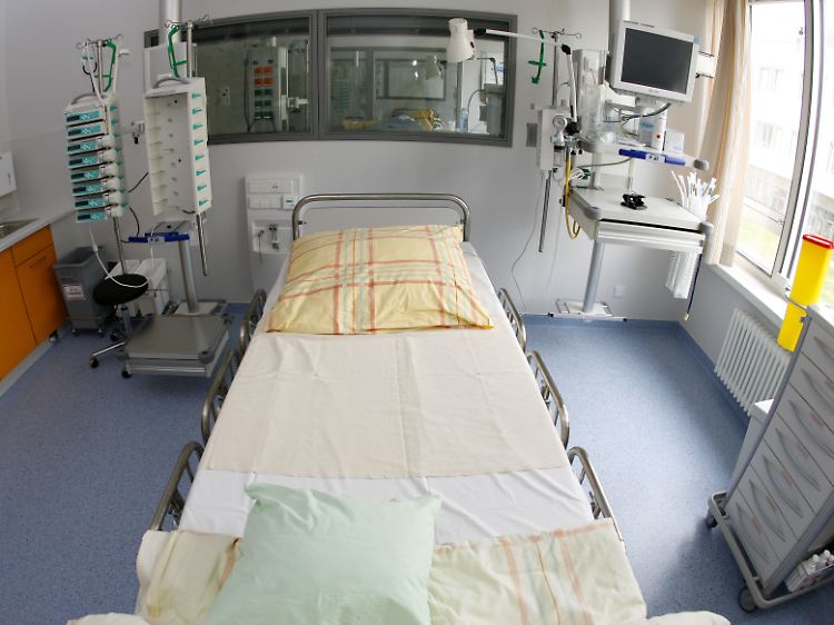Ein Patientenzimmer im Krankenhaus.