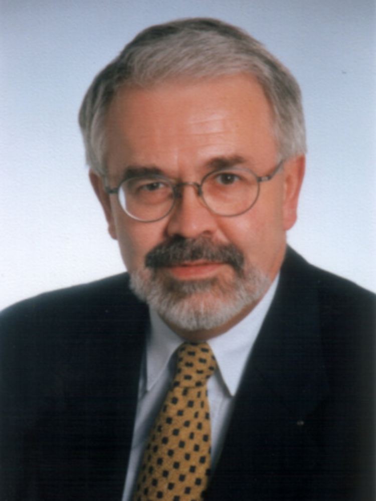 Helmut Becker