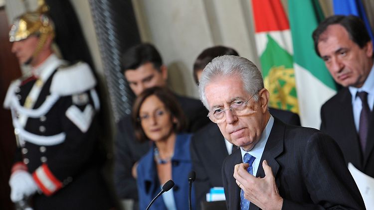 Monti stellt in Rom seine Ministerriege vor.