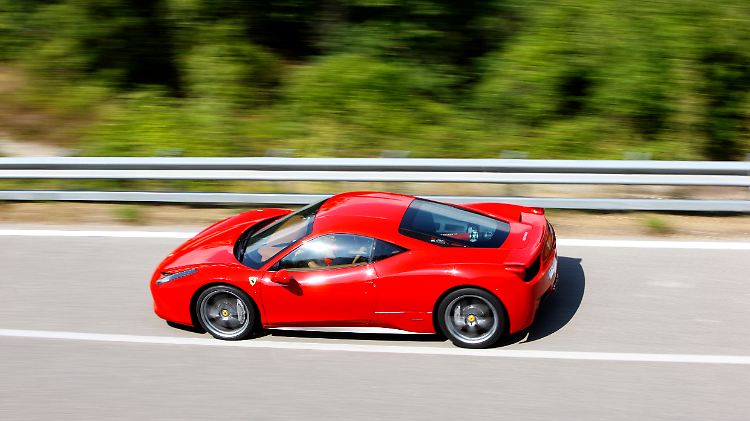Rot, flott und teuer: Der neue Stolz der Ferrari-Schmiede.