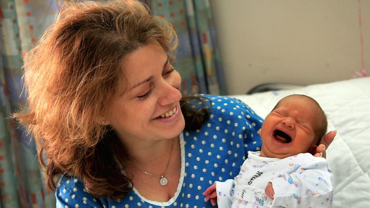 Orit Koter-Cohen mit ihrem Baby Schirel.