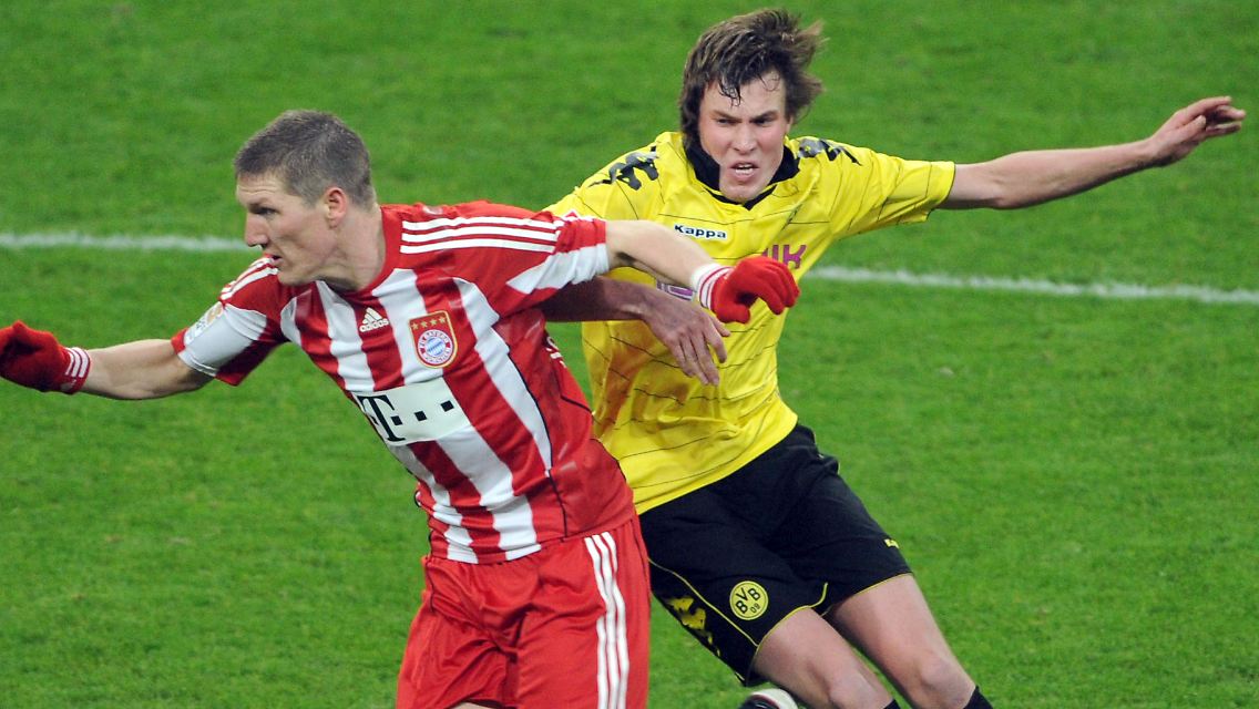 Wie geht's aus? Im der vergangenen Siason siegten die Dortmunder in München mit 3:1, hier Bastian Schweinsteiger und Kevin Großkreutz im Duell.