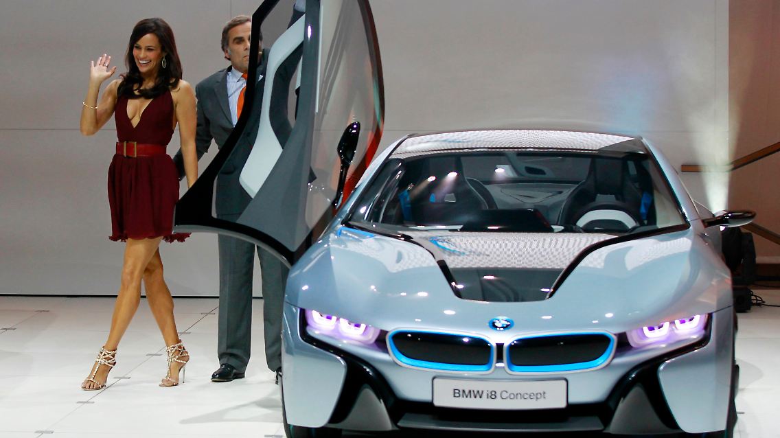 2011-11-17T021010Z_01_DLM246_RTRMDNP_3_AUTOSHOW.JPG8344379437935767768.jpg