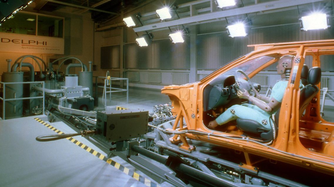 Airbag-Testschlitten im Delphi-Versuchszentrum in Wuppertal.