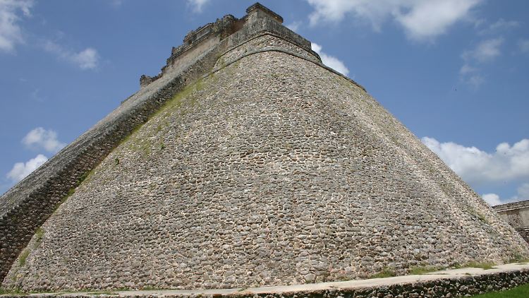 Die Fundstätte in Kabah liegt etwa 20 Kilometer südöstlcub der Ruinenstadt Uxmal. (im Bild: Pyramide in Uxmal)