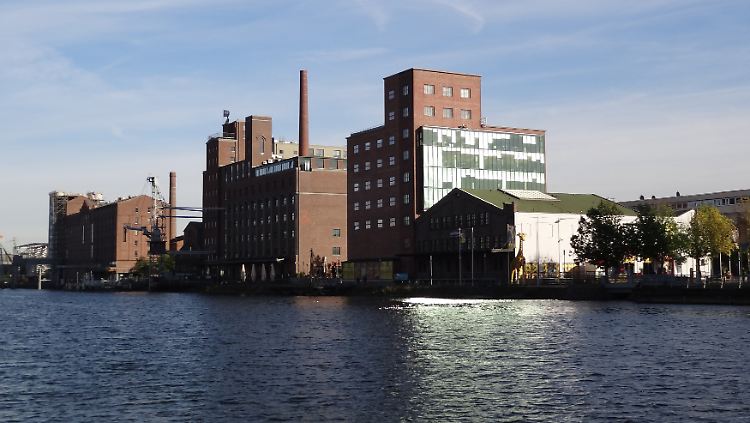 Duisburgs schicke neue Seiten: Am Innenhafen wurden die alten Speicher umgebaut, manches erinnert an Hamburg. 