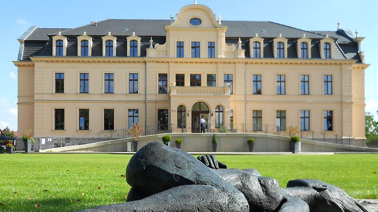 Berühmt durch Theodor Fontane: Dem Dorf Ribbeck, dem Gutsherrn Ribbeck und seinem Schloss hat der Dichter ein Denkmal gesetzt.