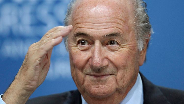 "Warum sollte ich?", fragt sich Blatter - offenbar erkennt er nicht den Grund für die Kritik an seinen Äußerungen.