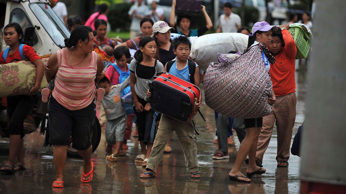 Flüchtlinge erreichen die chinesische Grenze.
