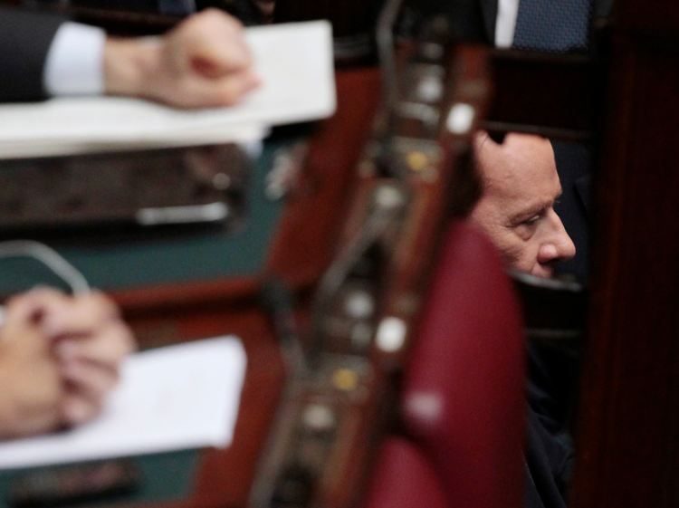 Berlusconi bleibt weiter präsent.