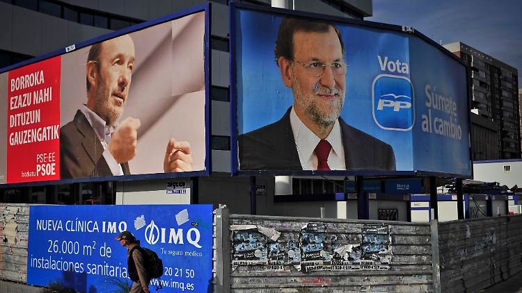 Alles deutet auf einen Sieg für Rajoy (r) hin, Rubalcabas Sozialisten dürften untergehen.