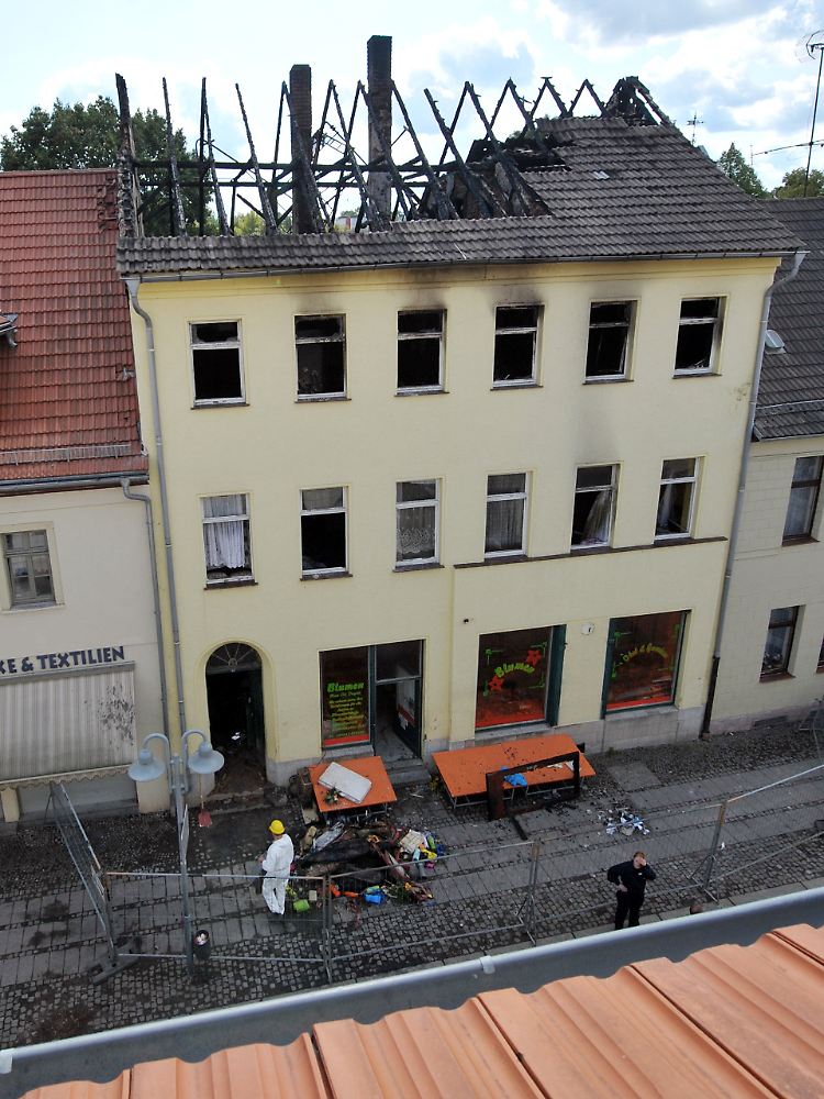 In diesem Haus brach das Feuer aus.
