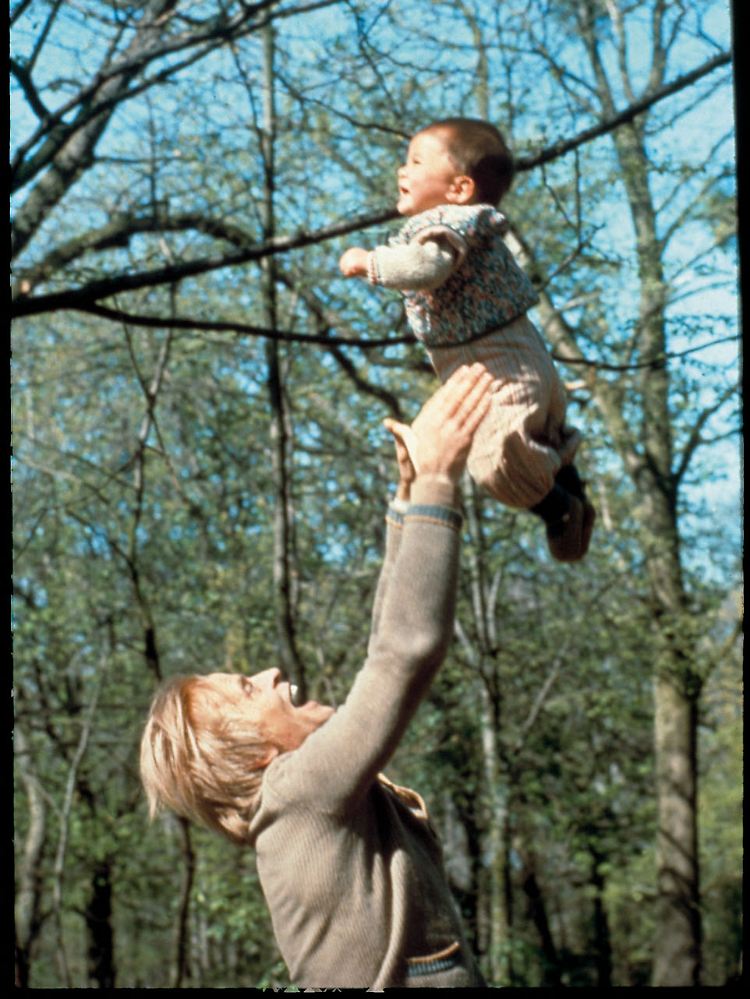 Kinski mit Sohn Nikolai im Jahr 1977. (Bild aus dem Band "Kinski - Vermächtnis".)