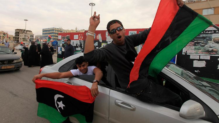 Autokorsos und Freudenschüsse: Die Freude der Libyer ist groß.