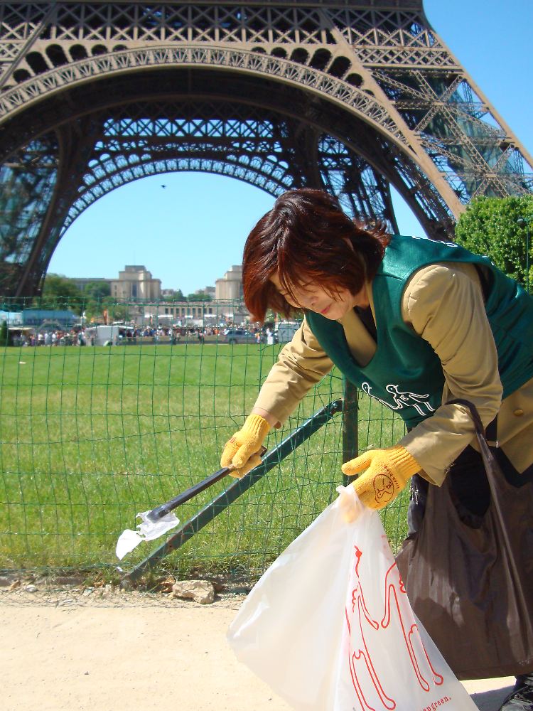 Die sogenannten "green birds" wollen Paris attraktiver machen und damit ihren eigenen Schock überwinden.